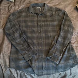 DKNY Men’s Long Sleeve Button Down Shirt